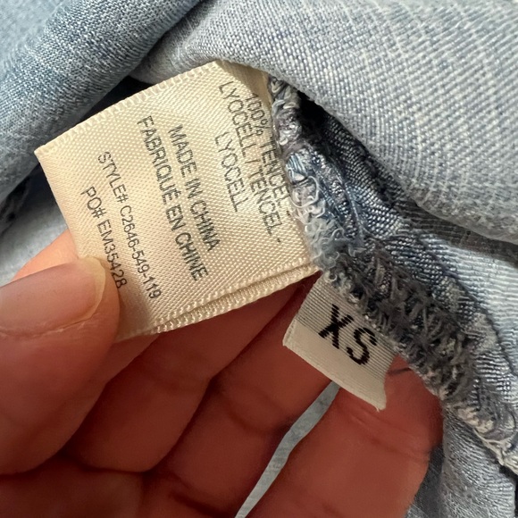 Cloth and Stone Jean Top- XS - Picture 6 of 7